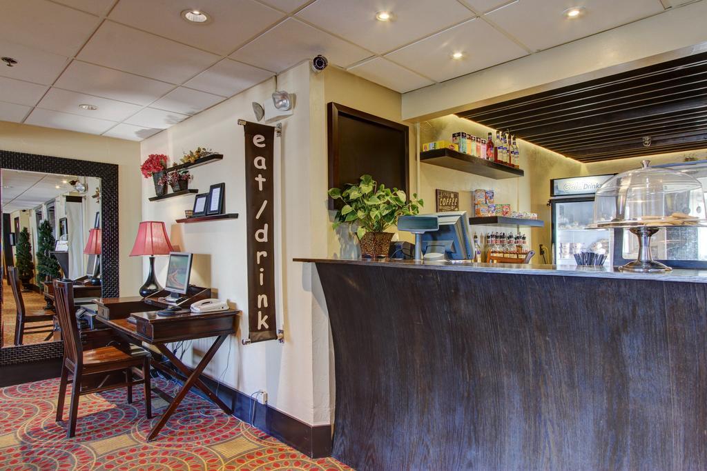 Hotel Inlet Tower & 3*